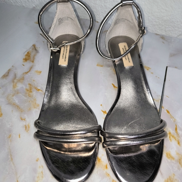 Ankle strapy sandals - Picture 3 of 6